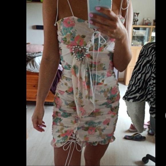 Floral dress. - Picture 4 of 7